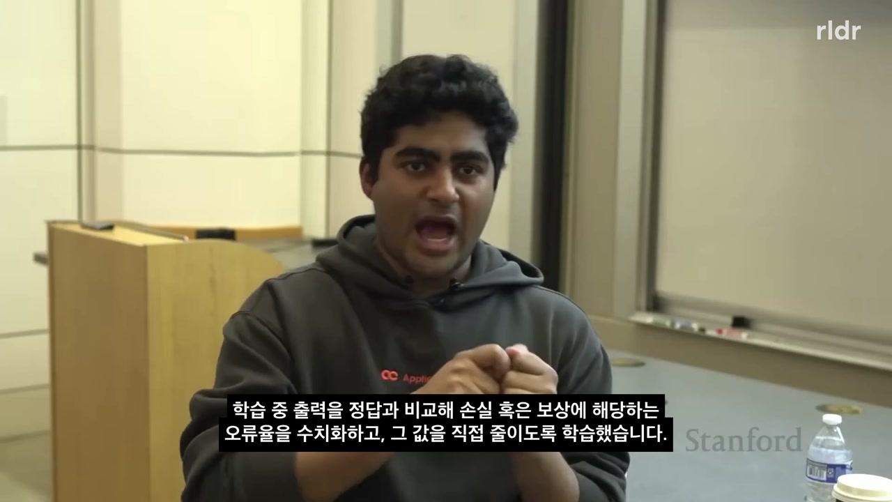 모델 출력을 정답과 비교해 오류율을 수치화하고 줄이는 학습 과정을 설명하는 Yash Patil