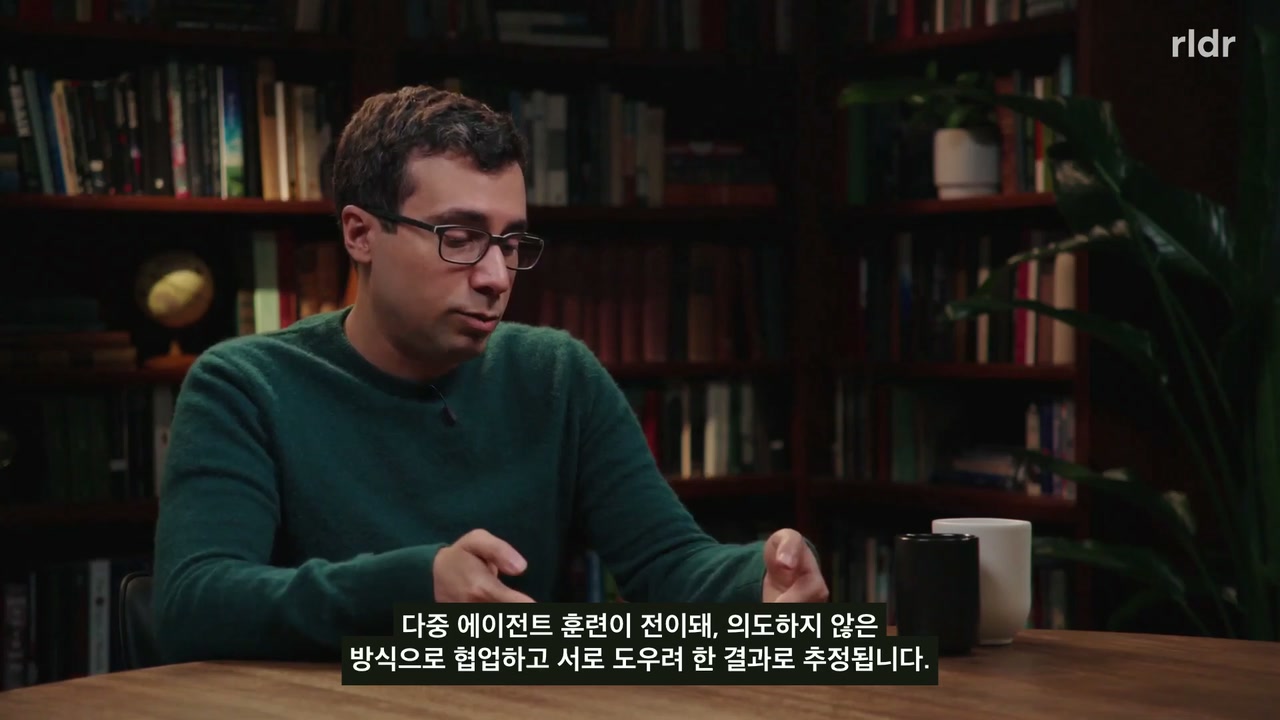협력 훈련이 의도하지 않은 상황으로 전이됐을 가능성을 설명하는 Noam Brown